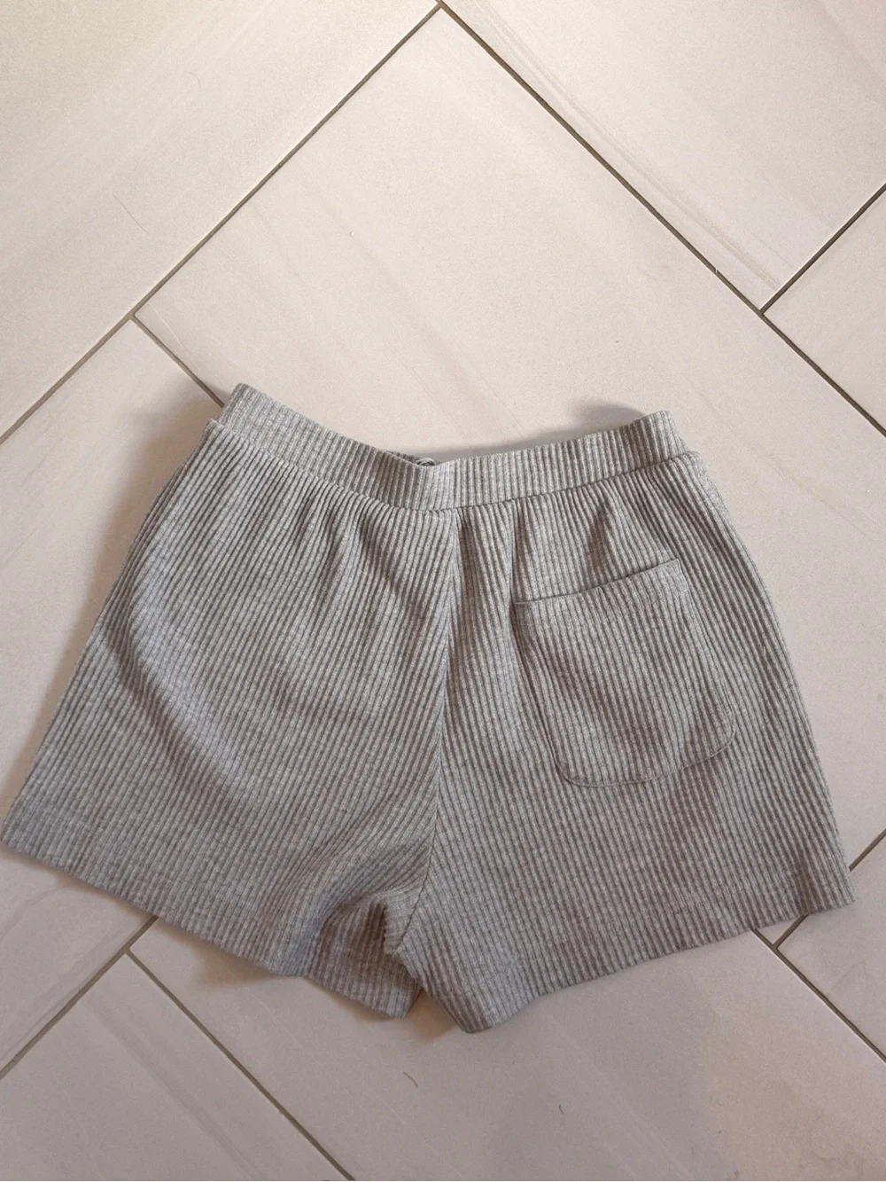 ALO Yoga Ribbed High-Waist Shorts in Light Gray
